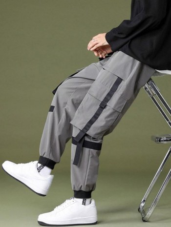 Multi-pocket Strap Design Solid Color Cargo Shorts